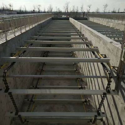 لجن خراش زنجیر غیر فلزی در مخزن ته نشینی لجن