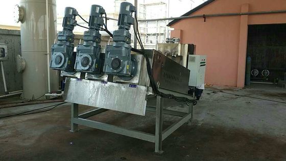 دستگاه آبگیری لجن گیر پیچ انباشته سه موتور 300 درجه صنعتی
